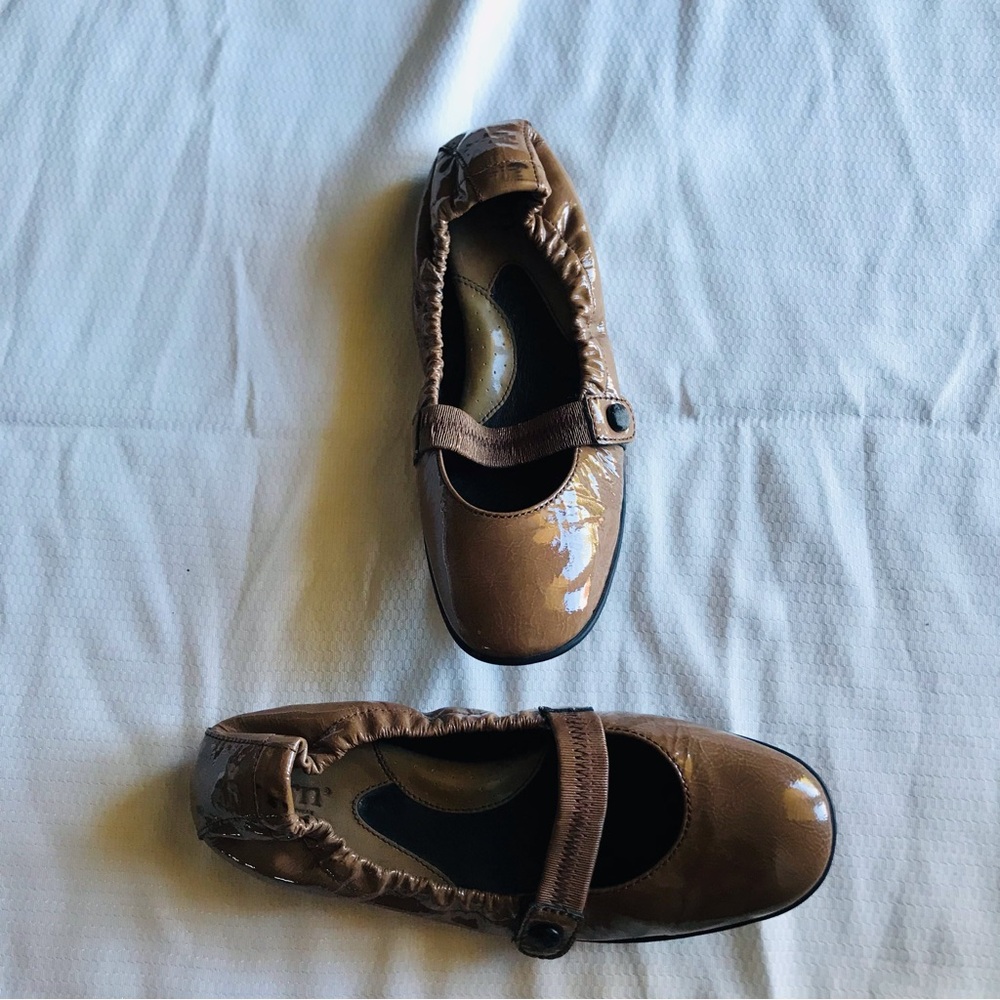 Born Brown Shoes - Picture 3 of 11